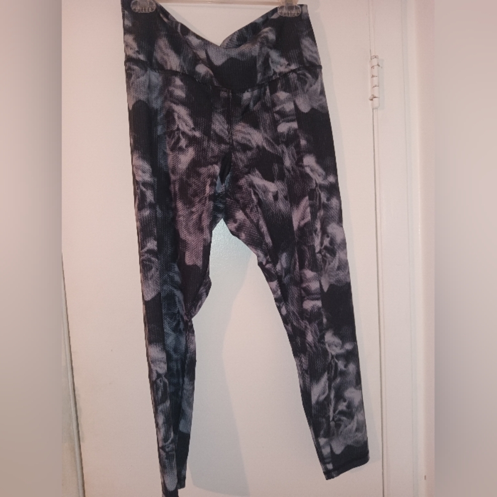 Old Navy Powersoft Black and Gray Active Leggings